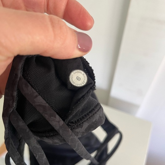 Lululemon Sports Bra size 6 - Picture 3 of 3